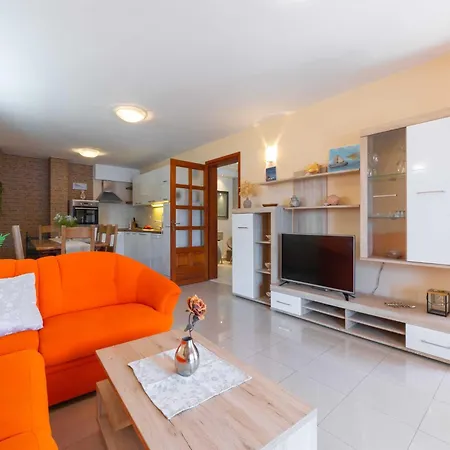 Diana - Five Bedroom House With Terrace And Sea View Ostrvo Šijak