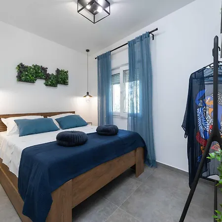 Diana - Five Bedroom House With Terrace And Sea View Ostrvo Šijak