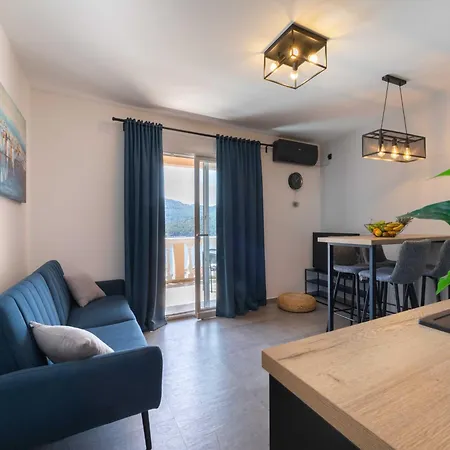 Diana - Five Bedroom House With Terrace And Sea View *